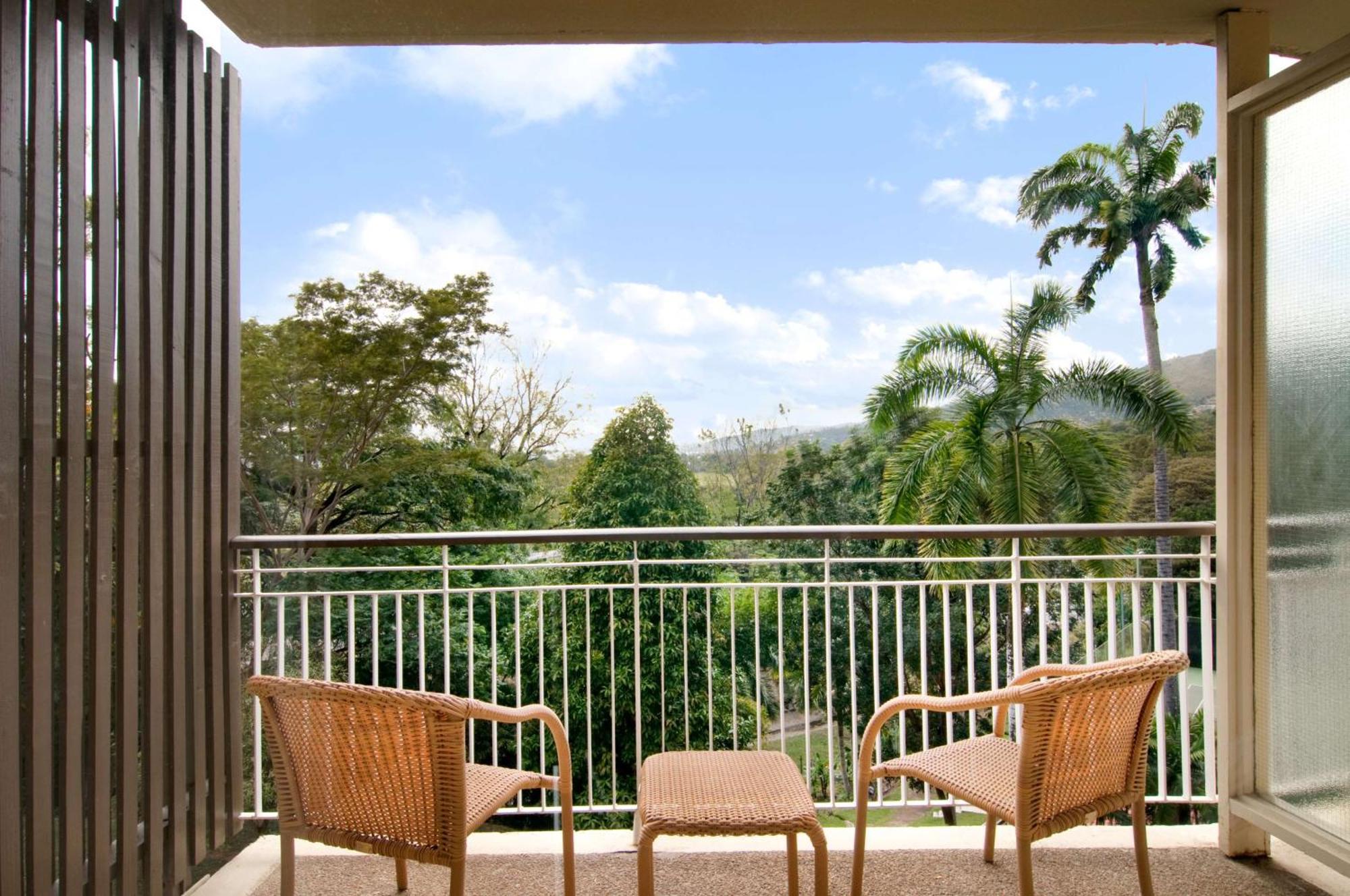 Double Room with Two Double Beds and Garden View