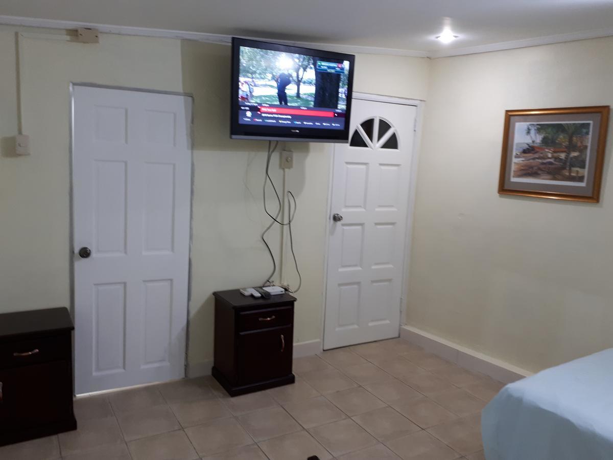 Queen Studio,655605522:JPEG