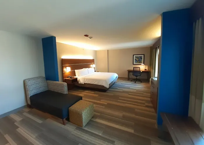 Holiday Inn Express Trincity By Ihg Piarco