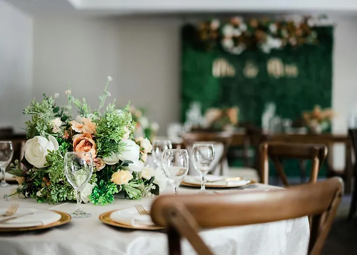 Port of Spain Hotels With Jacuzzi in Room near Dattatreya Temple and Hanuman Statue